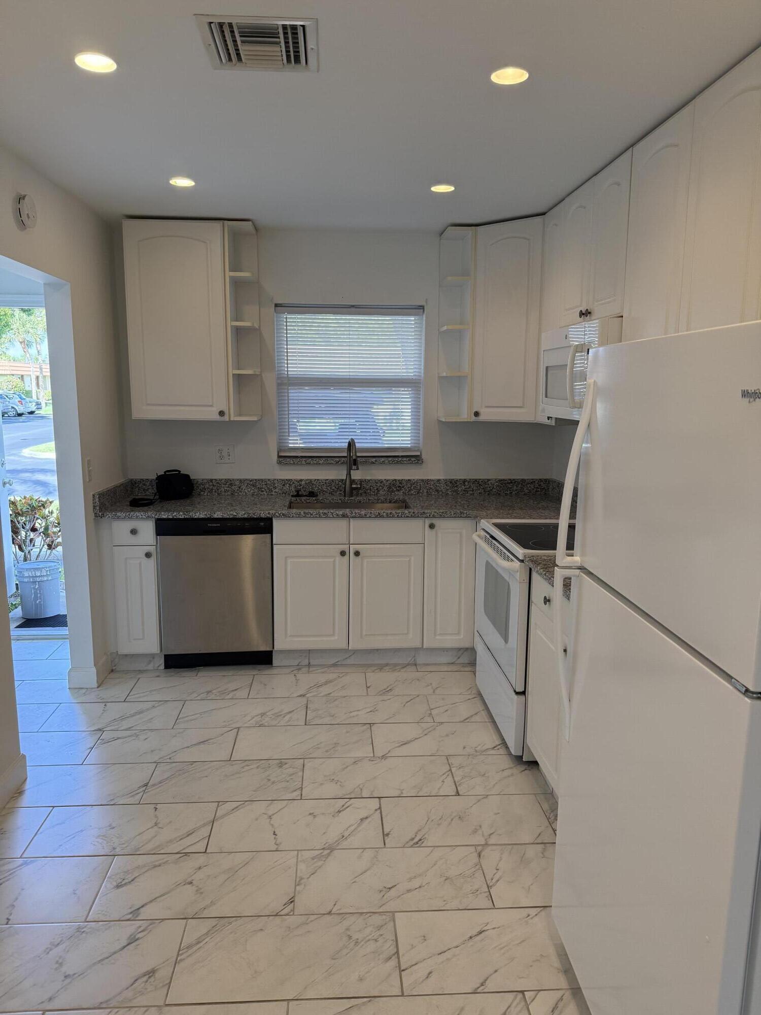 5780 W Fernley Dr 103