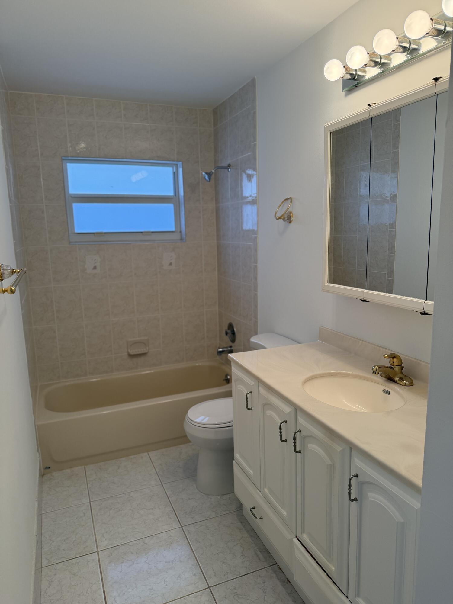 CRESTHAVEN CONDO TOWNHOMES SEC 3 - Residential