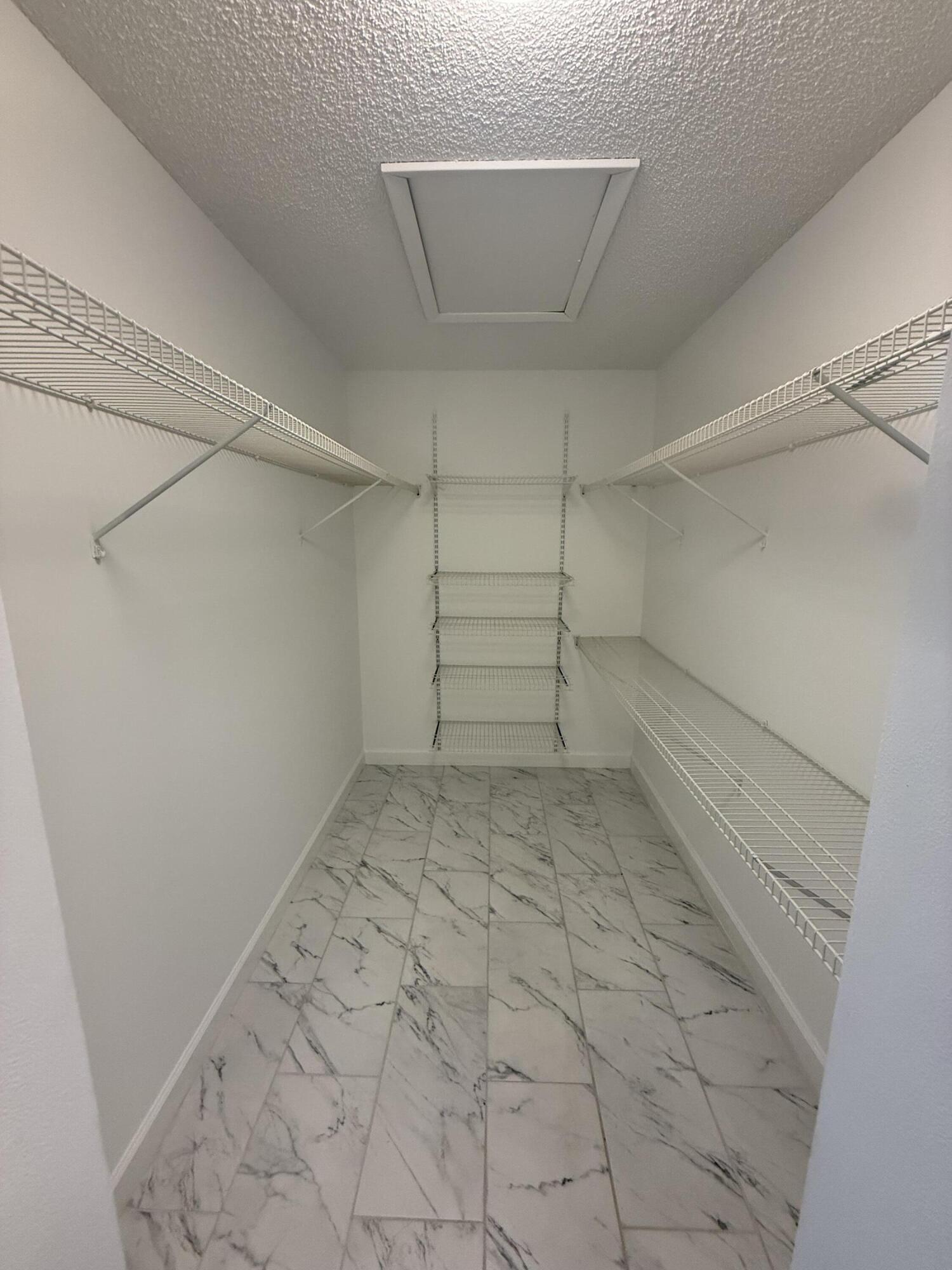 CRESTHAVEN CONDO TOWNHOMES SEC 3 - Residential