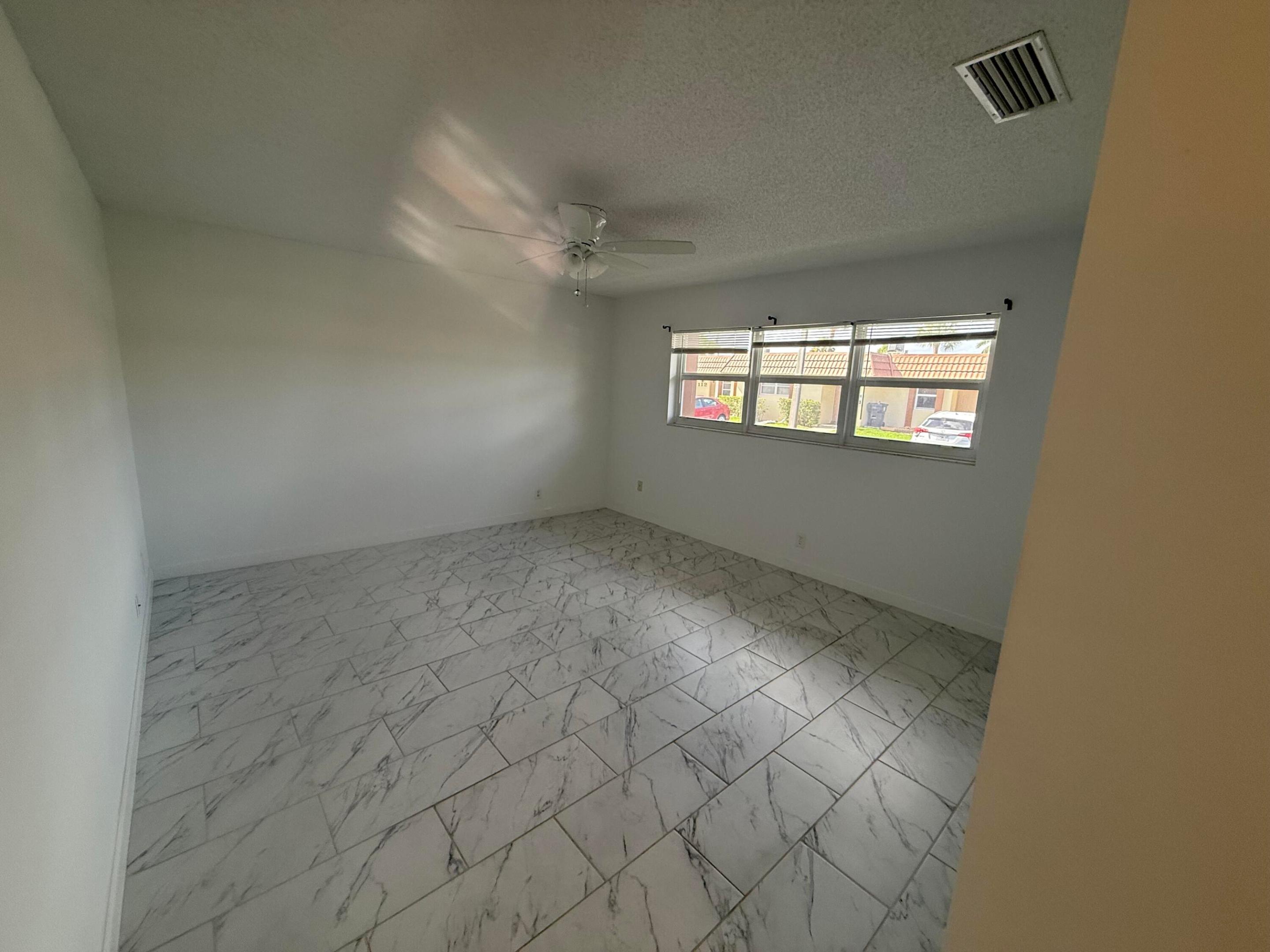 CRESTHAVEN CONDO TOWNHOMES SEC 3 - Residential