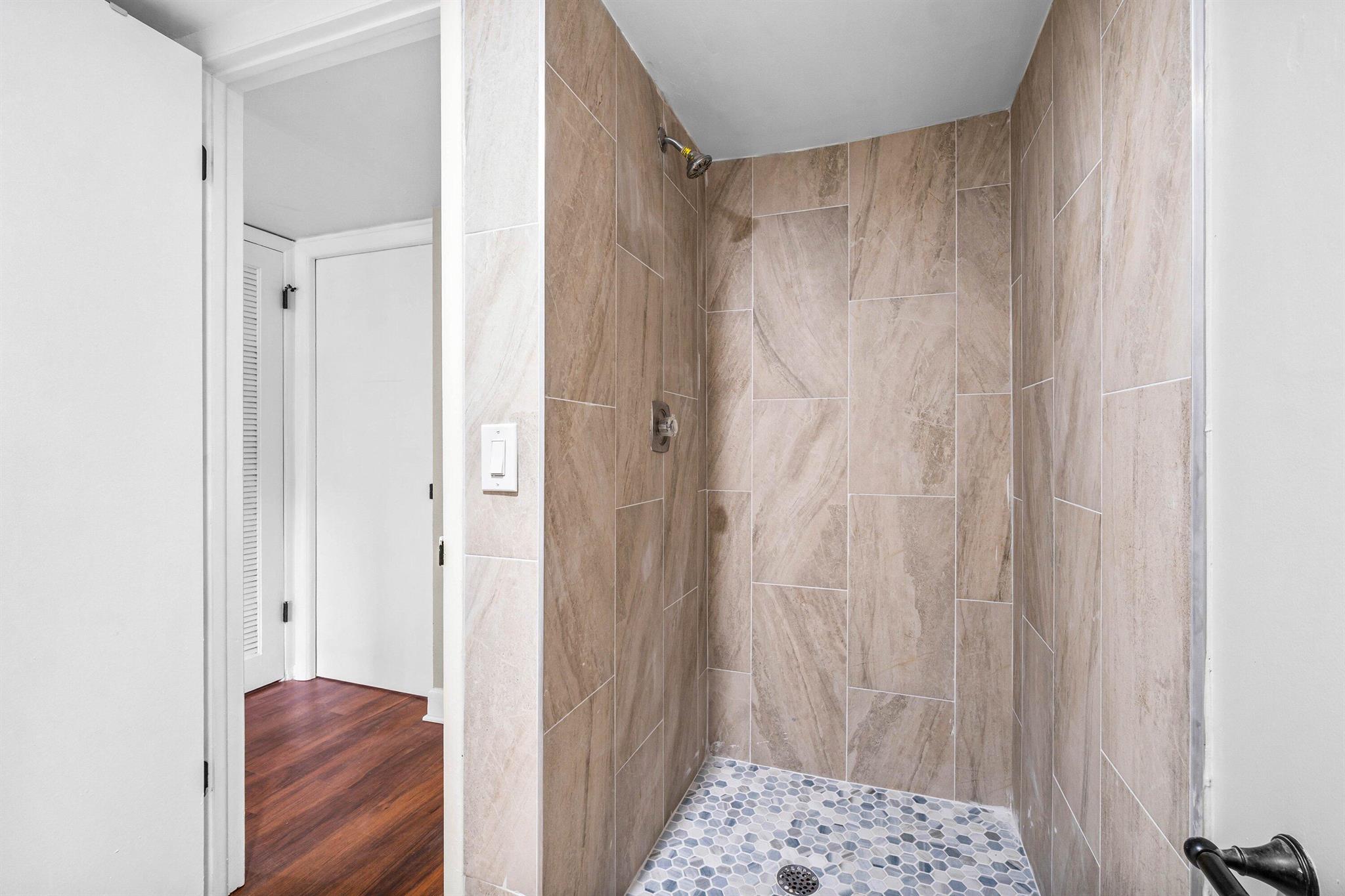 KINGS POINT NORMANDY COND - Residential Lease