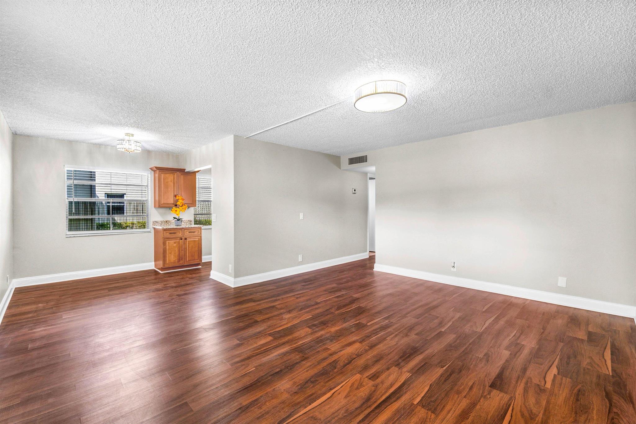 KINGS POINT NORMANDY COND - Residential Lease