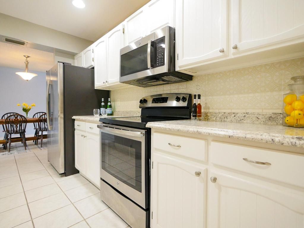 Photo of 1983 SE Washington Street, Stuart, FL 34997 (MLS # R10991833)