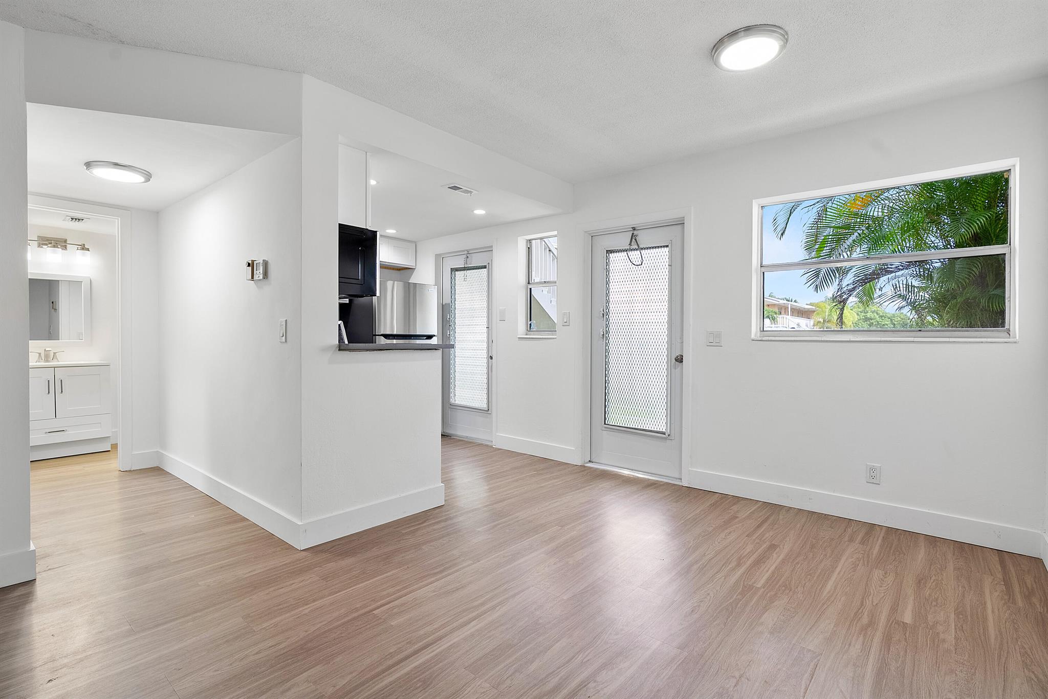 VILLAGE ROYALE CONDO 4 - Residential Lease