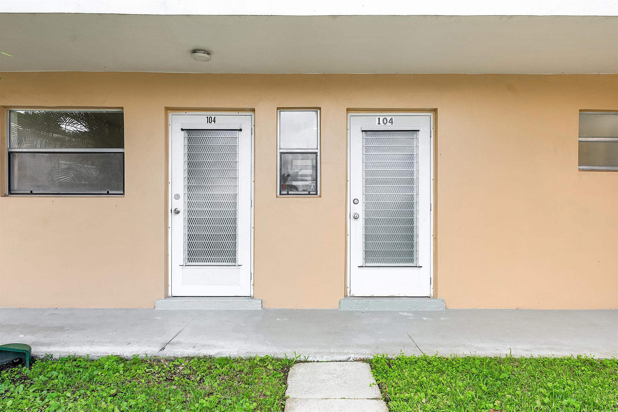 VILLAGE ROYALE CONDO 4 - Residential Lease