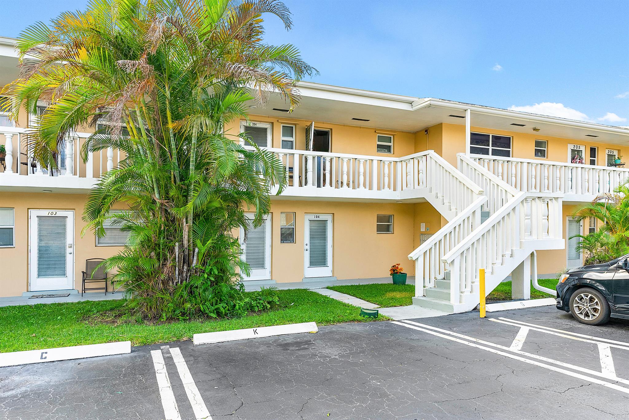 VILLAGE ROYALE CONDO 4 - Residential Lease