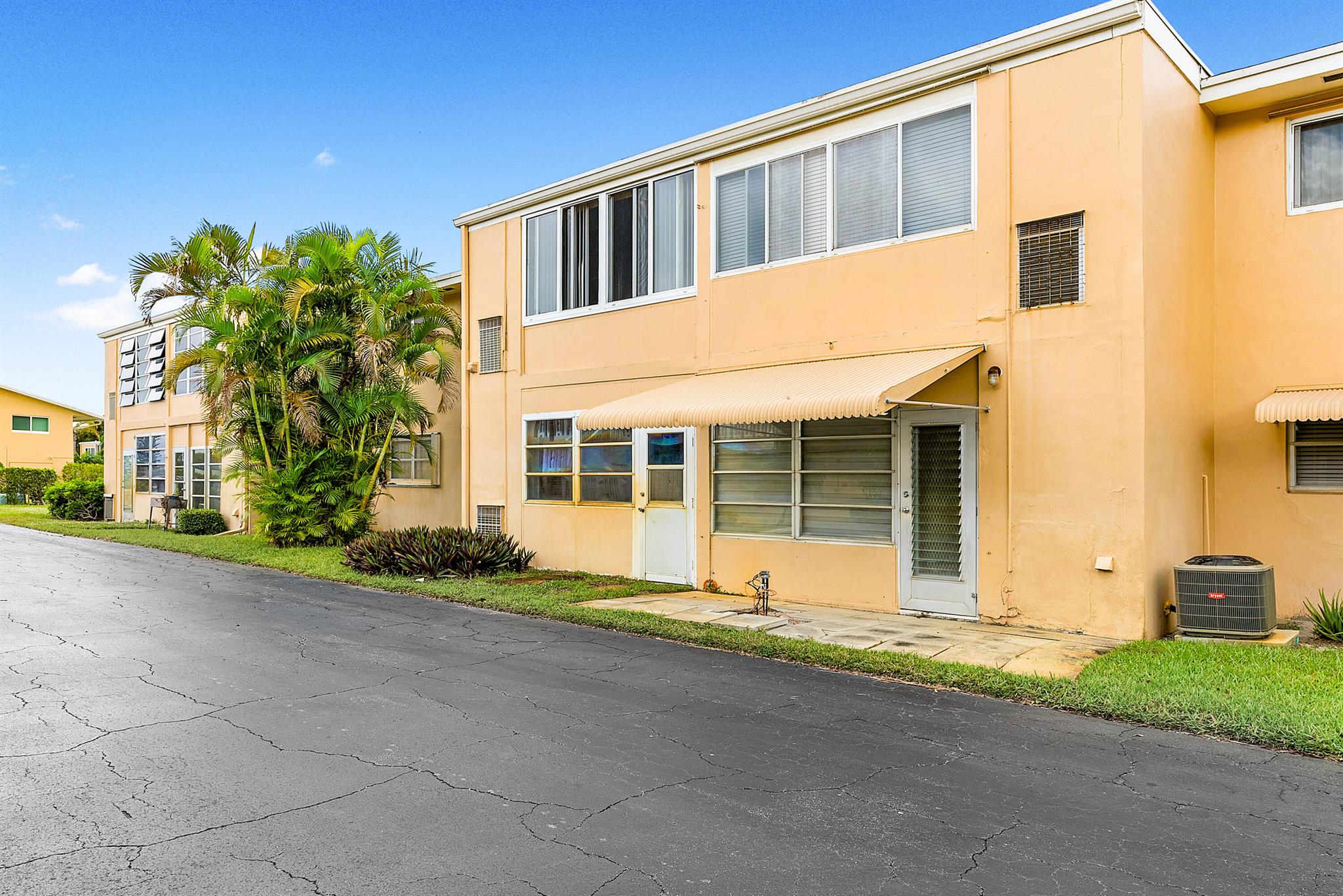 VILLAGE ROYALE CONDO 4 - Residential Lease