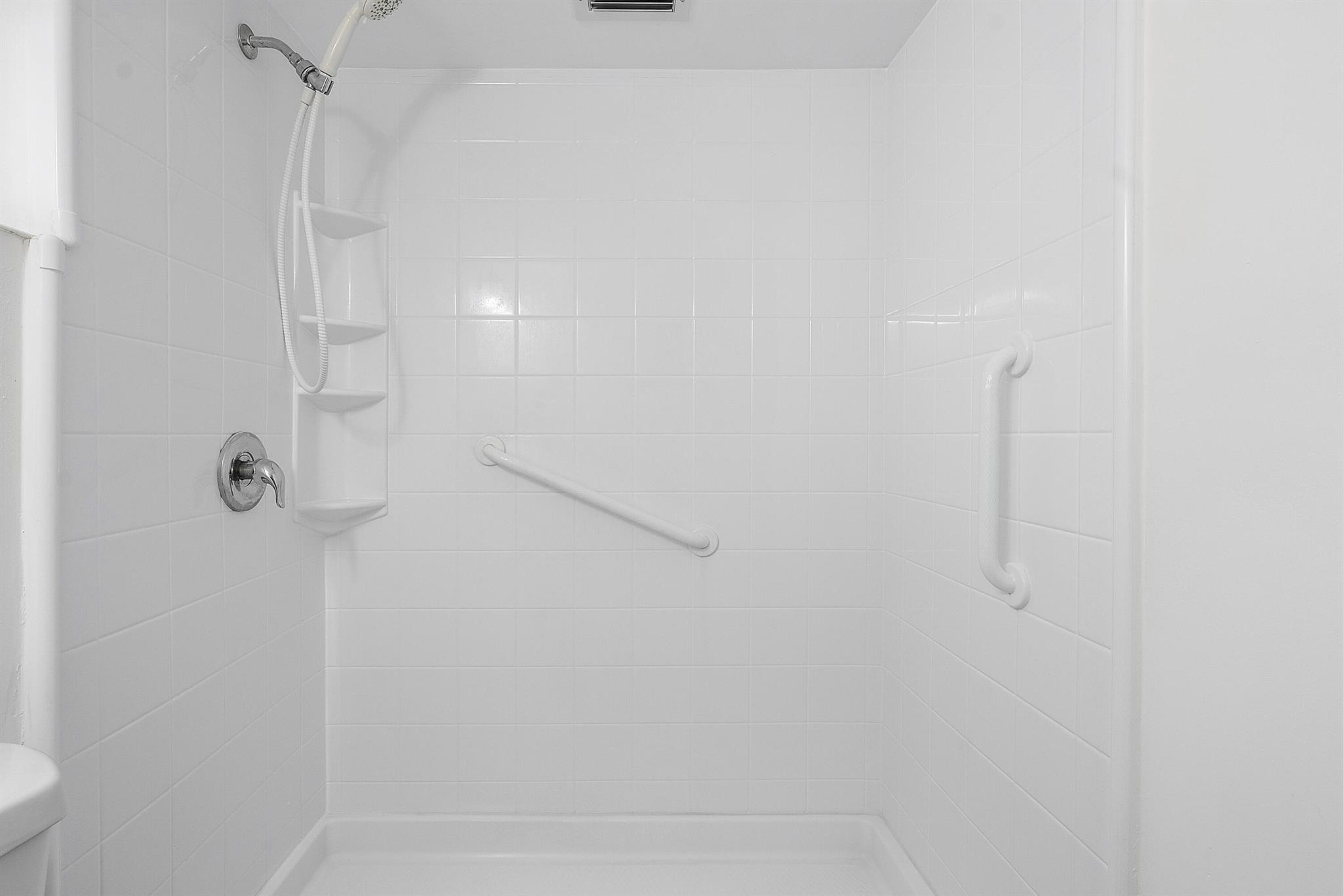 VILLAGE ROYALE CONDO 4 - Residential Lease