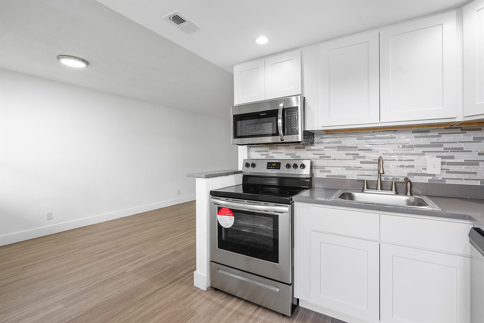 VILLAGE ROYALE CONDO 4 - Residential Lease