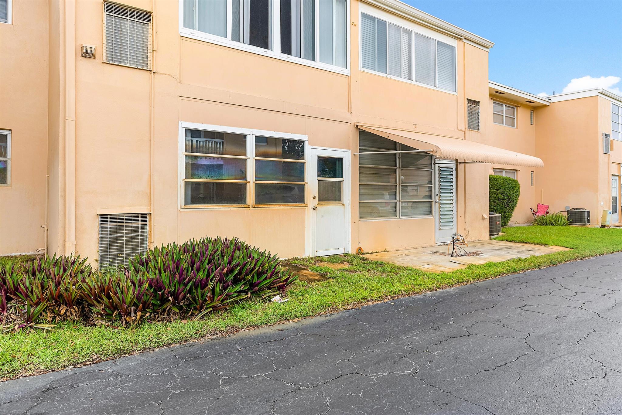 VILLAGE ROYALE CONDO 4 - Residential Lease