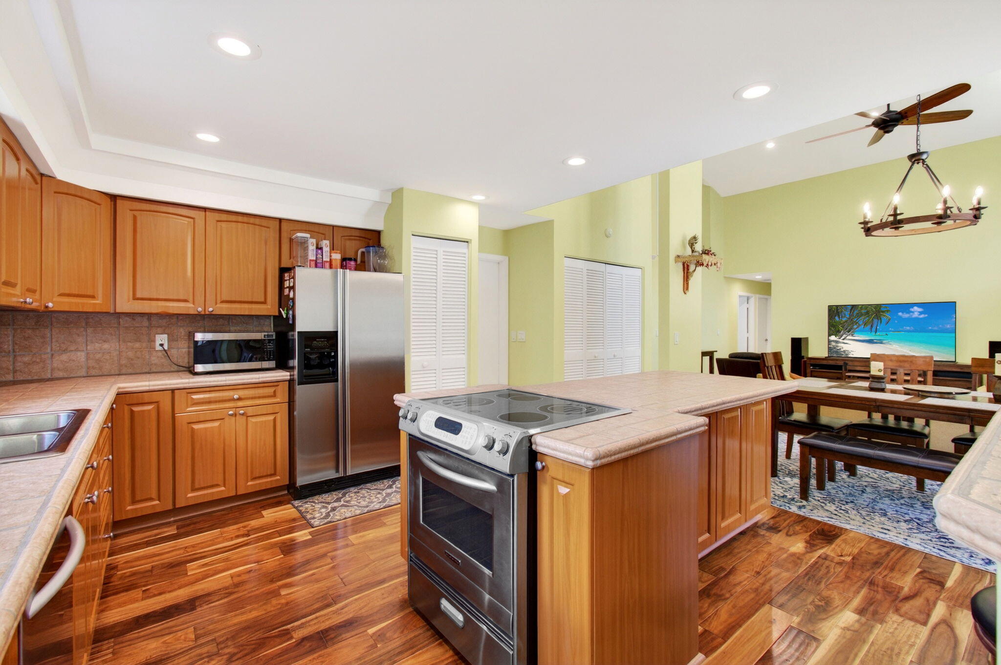 TROPIC PALMS - Residential