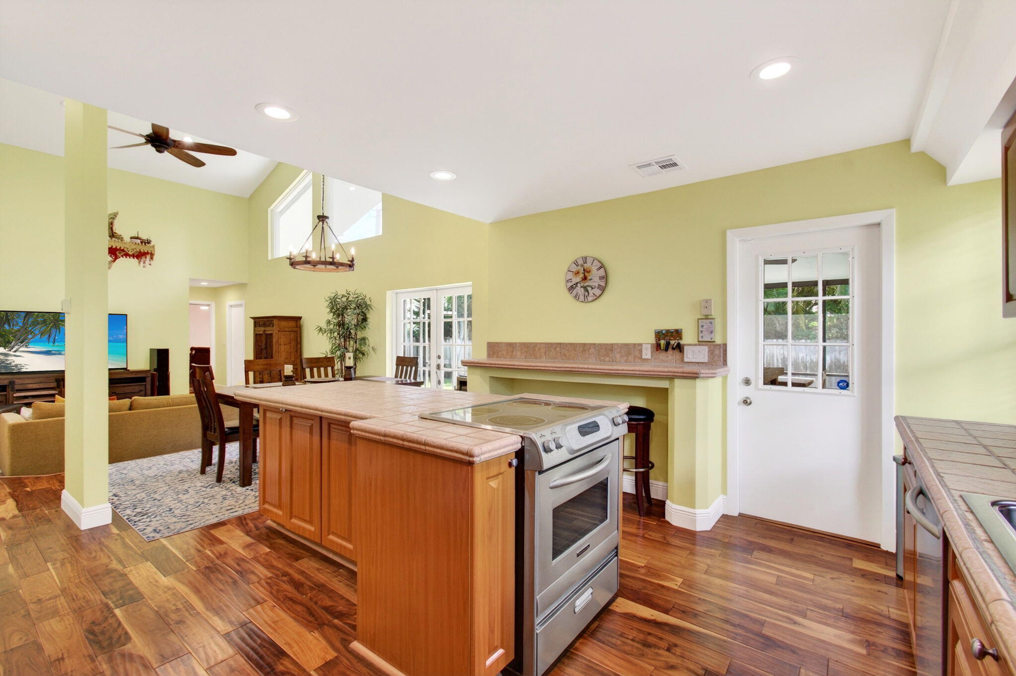 TROPIC PALMS - Residential
