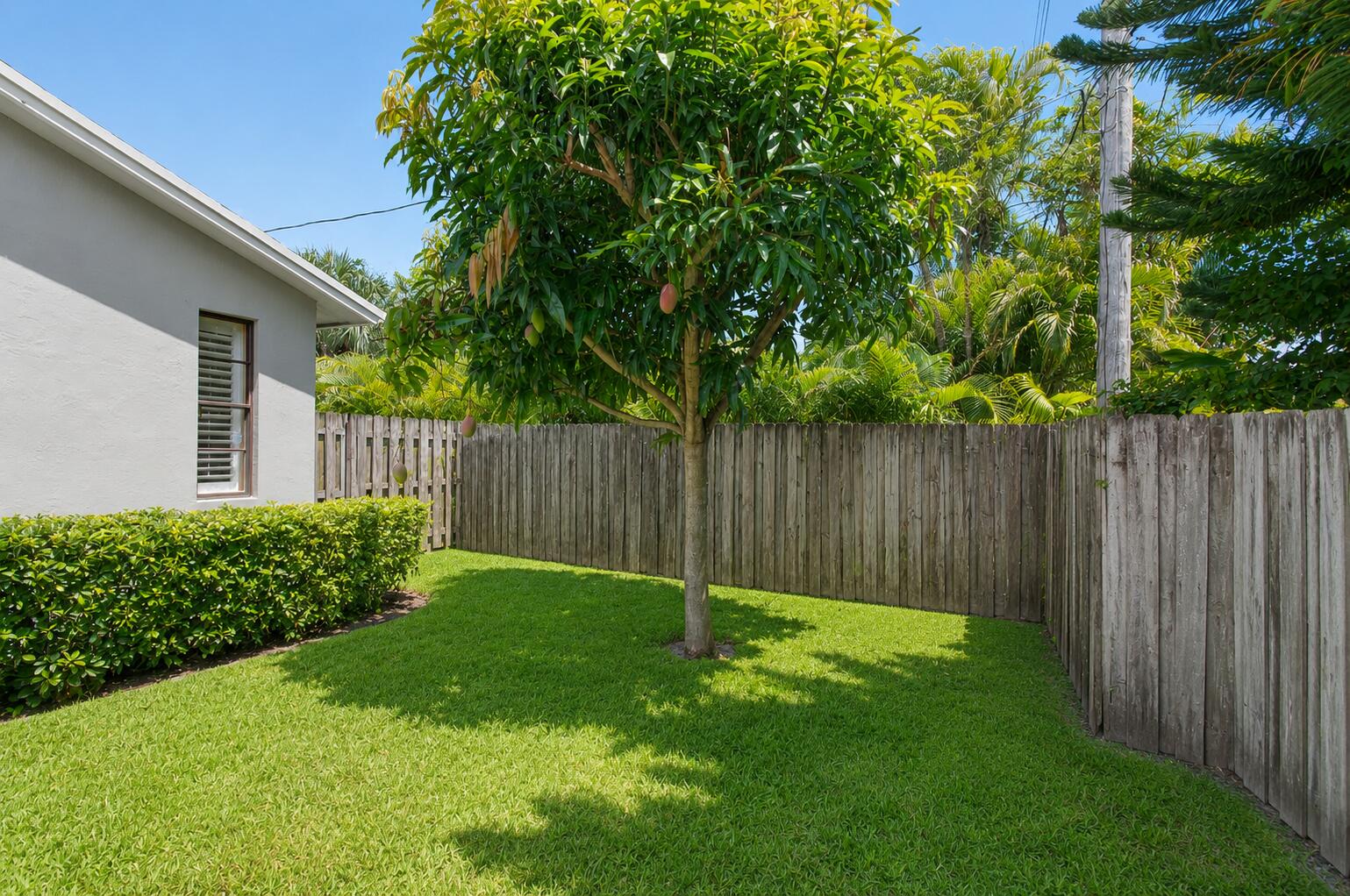 TROPIC PALMS - Residential