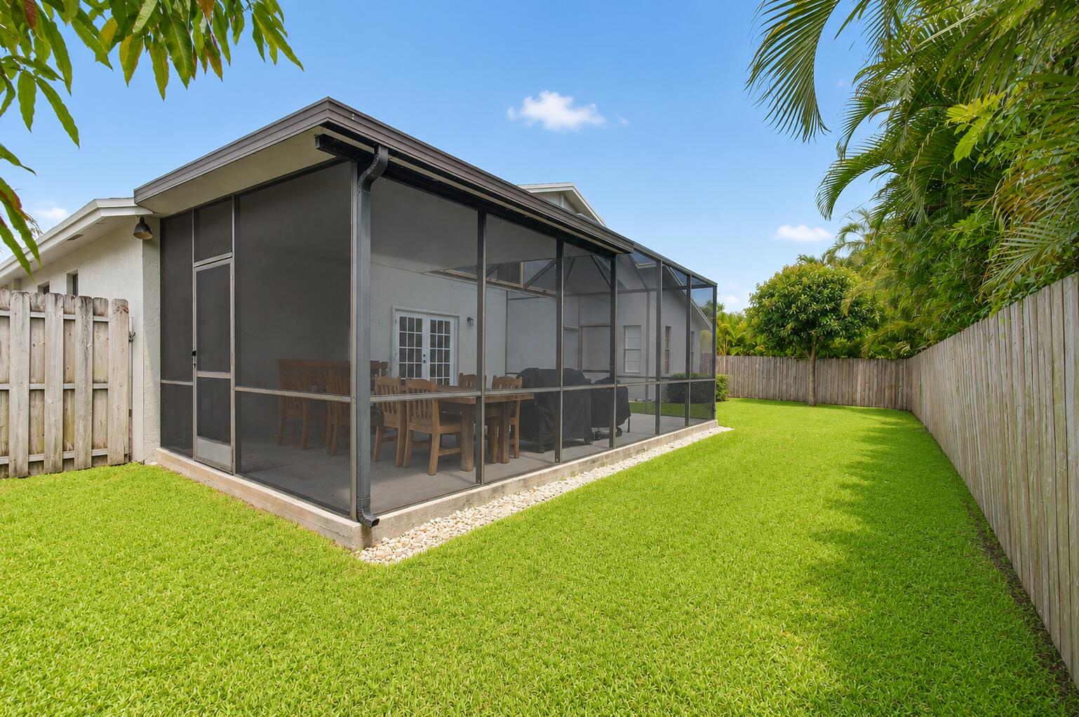 TROPIC PALMS - Residential