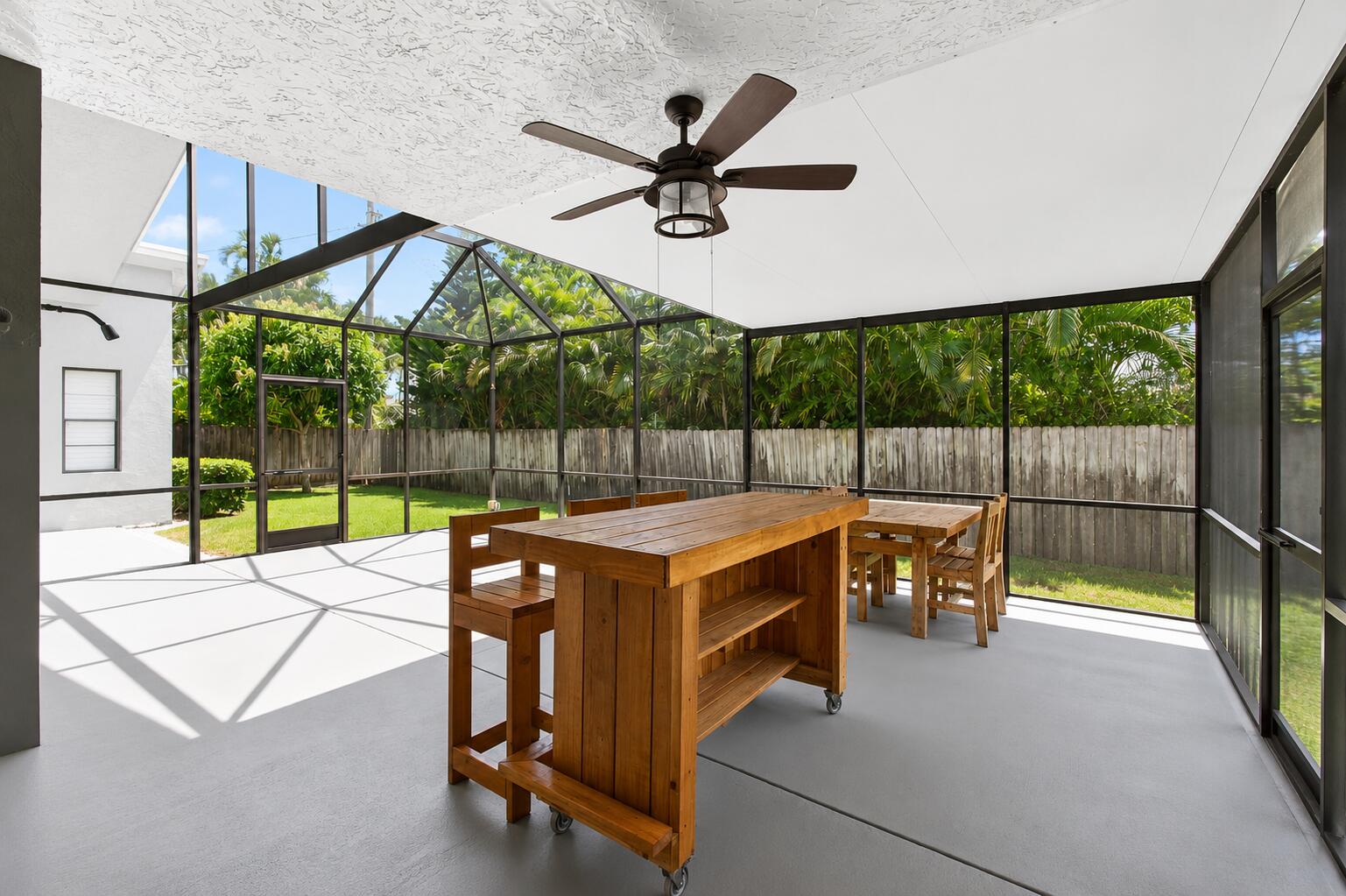 TROPIC PALMS - Residential