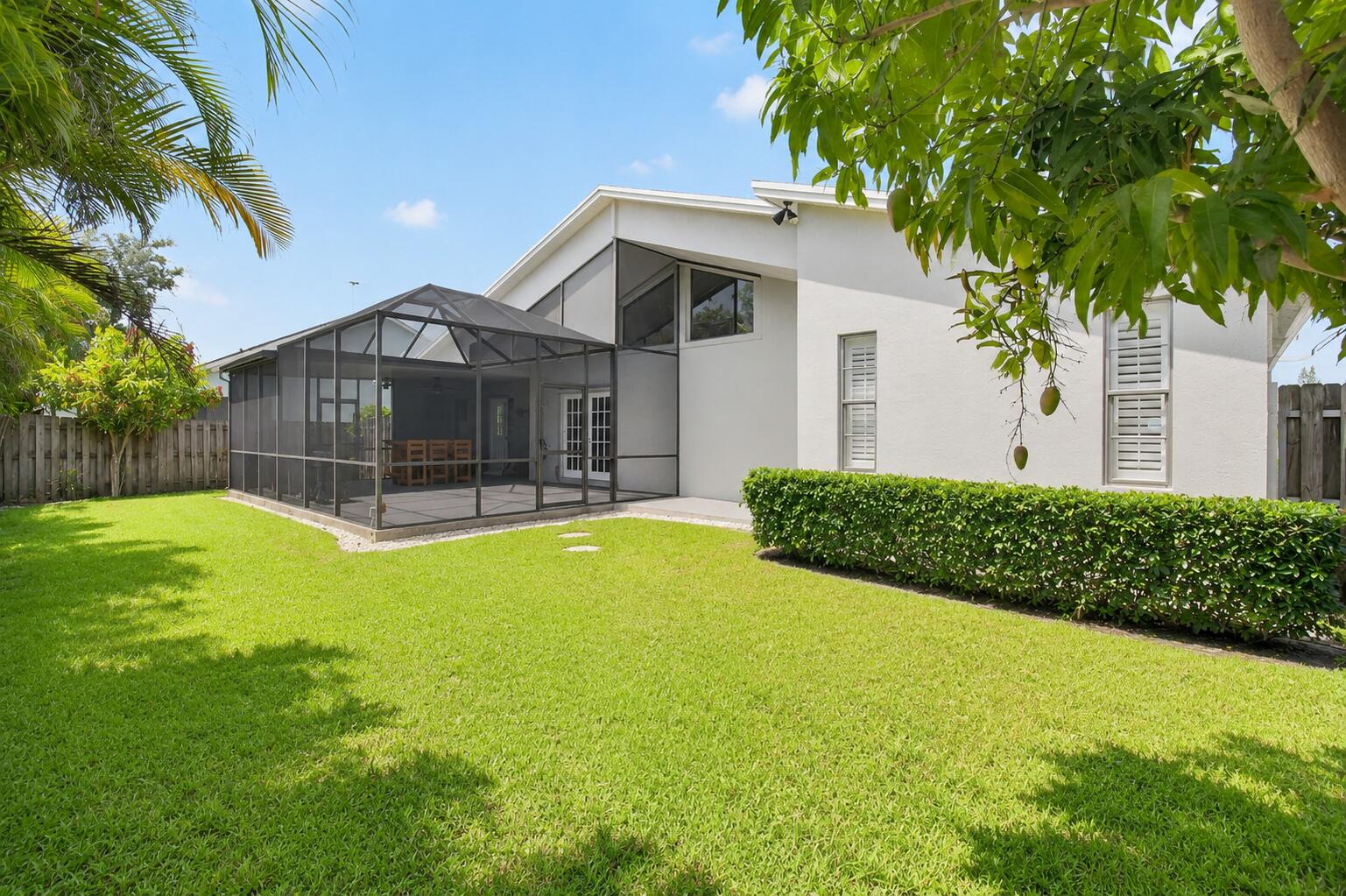 TROPIC PALMS - Residential