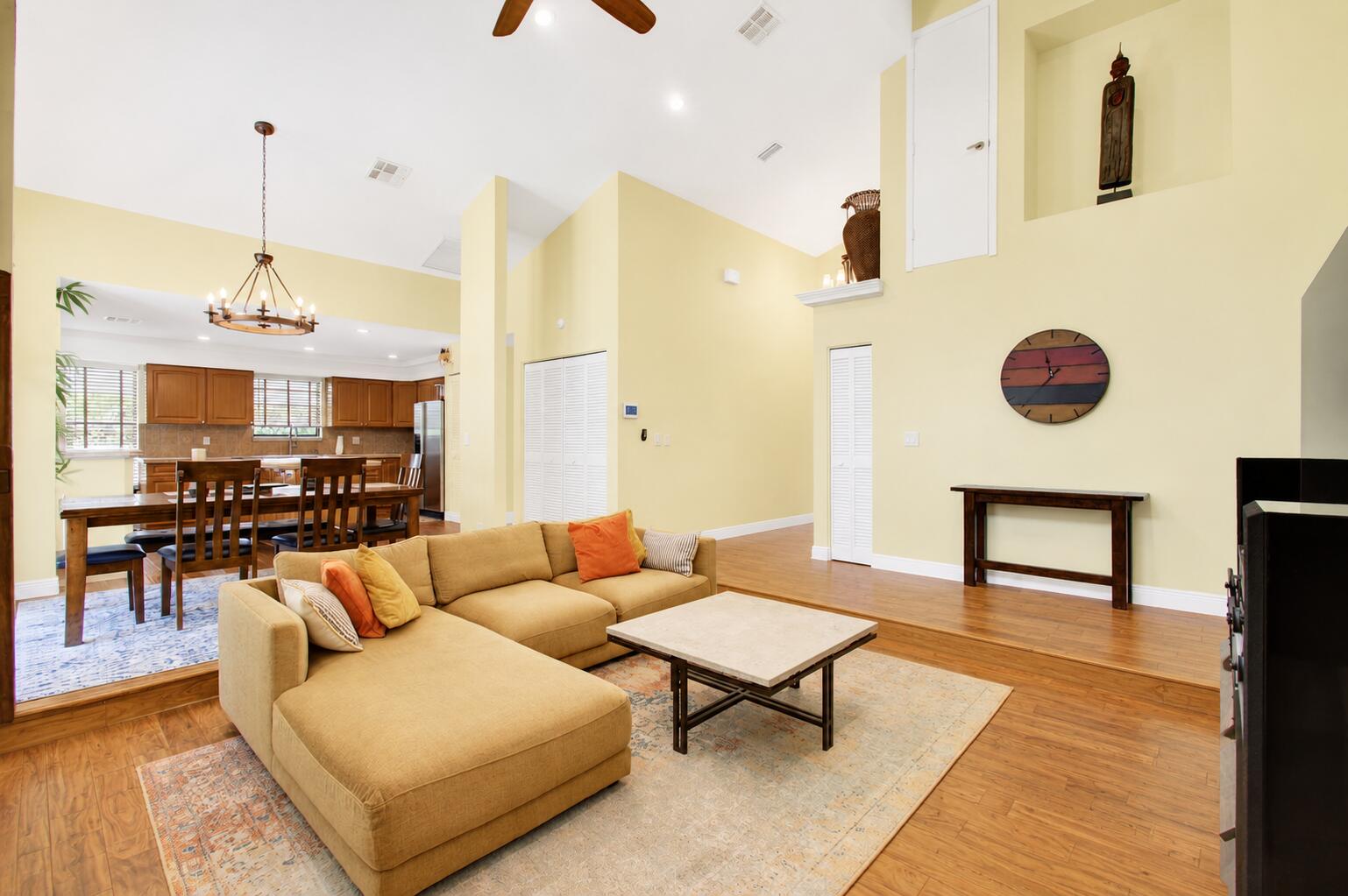 TROPIC PALMS - Residential