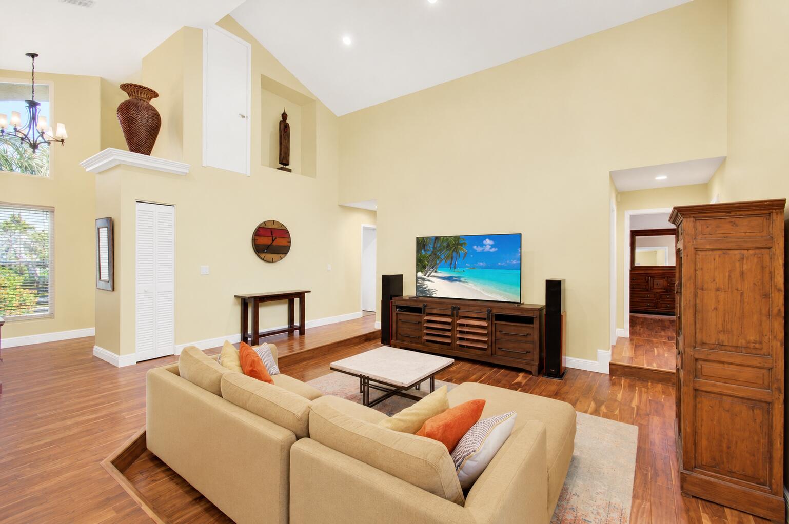 TROPIC PALMS - Residential