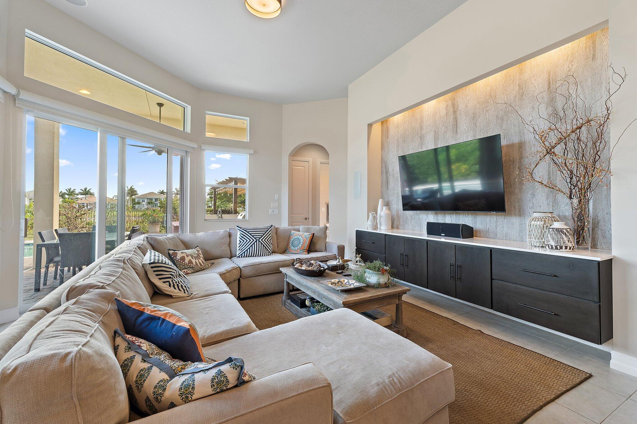 JUPITER COUNTRY CLUB - Residential