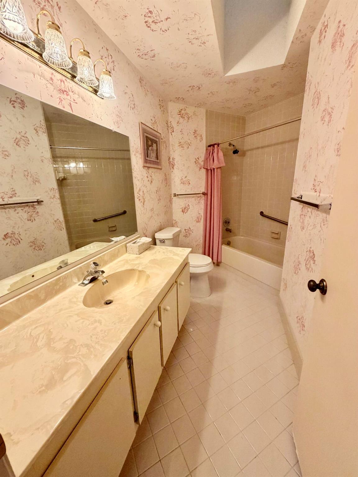 LUCERNE PARK CONDOS 1, 1A - Residential