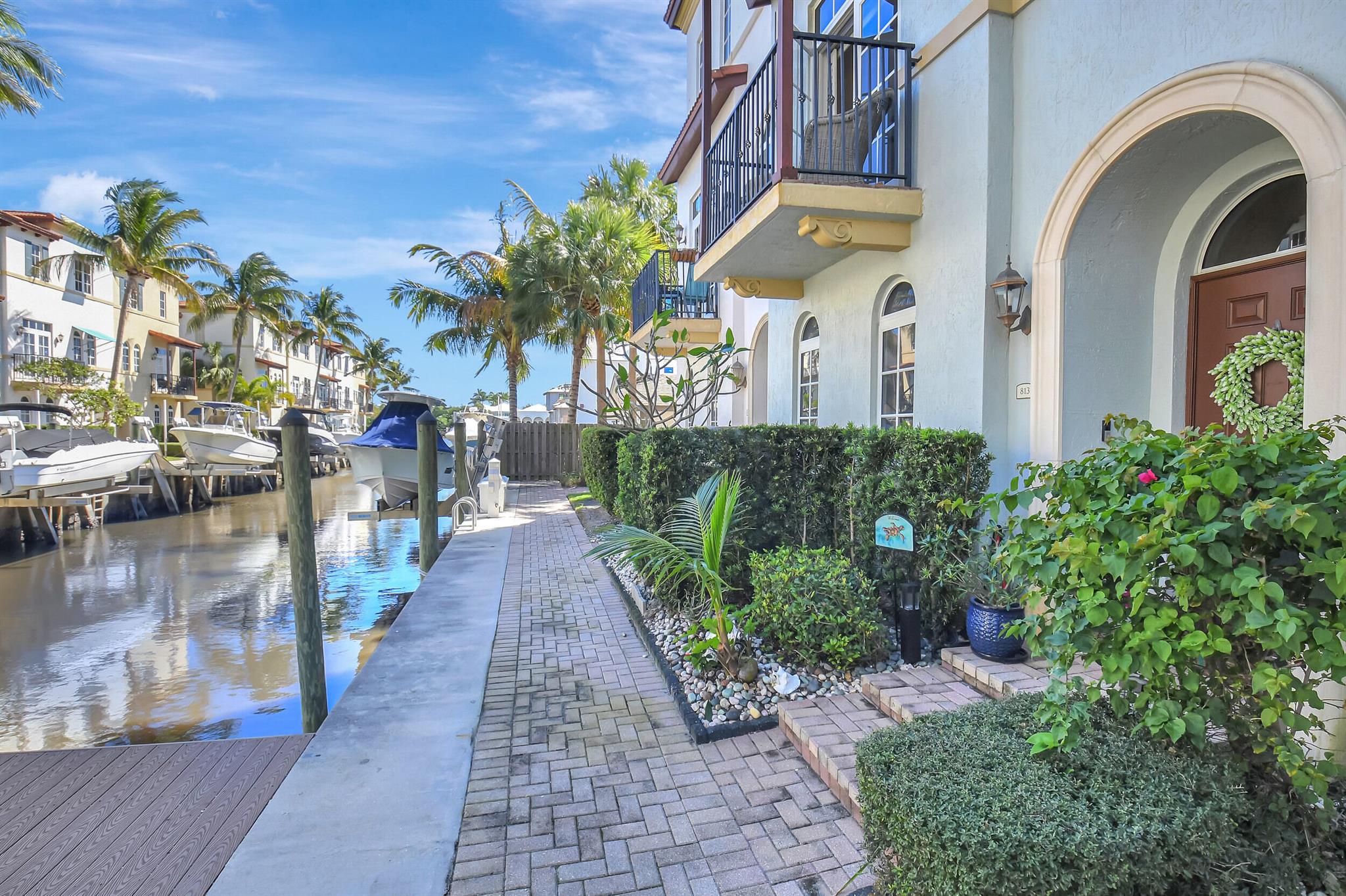 813 Estancia Way