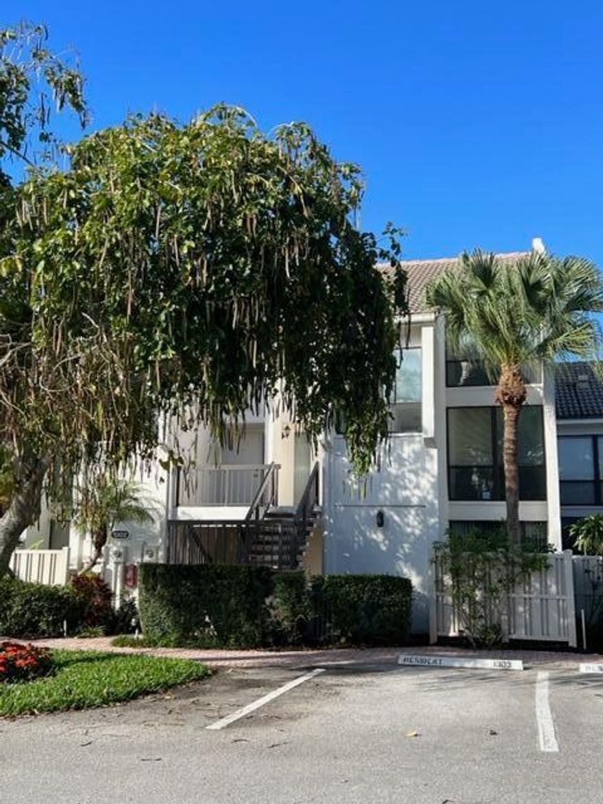 Amazing townhome 2 beds, 2.5 bath ,1400 square feet, All ages welcome, with ton of natural lights, parking right at the entrance, walking distance from the pool, new wood floors, freshly painted, NEW APPLIANCES ( stove, refrigerator, washer, dryer dishwasher), lake view from living, dinning and master. Great school district, gated community, very quiet area. Won't last, schedule your visit right away.