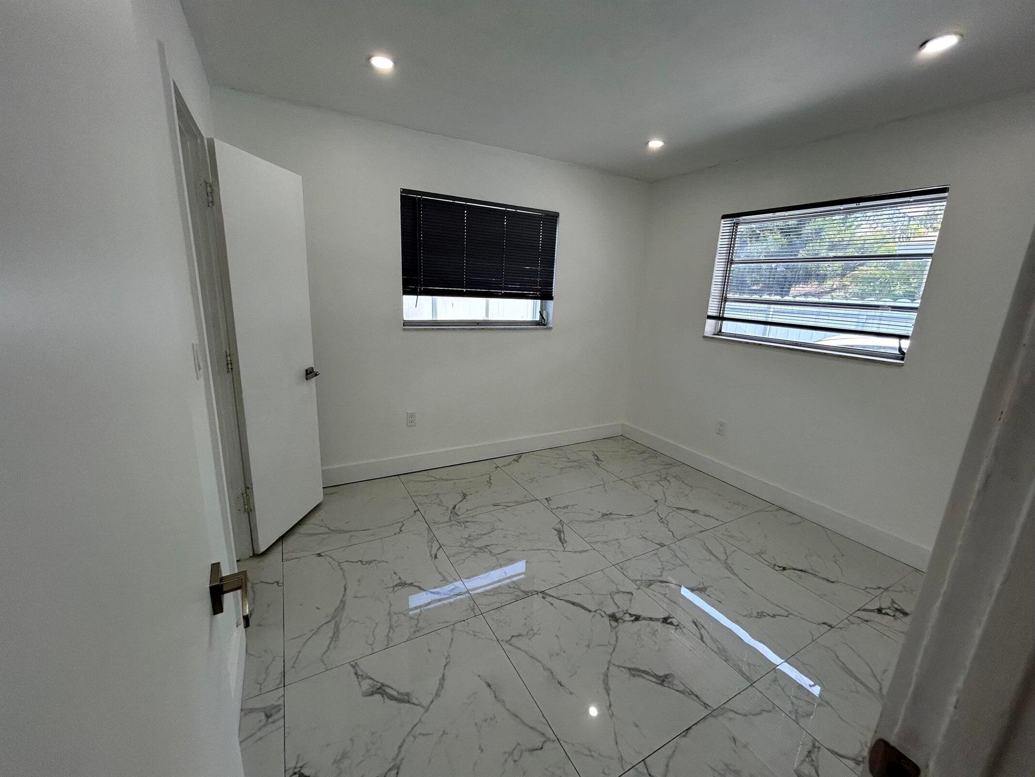 DAVIE HEIGHTS - Residential Lease