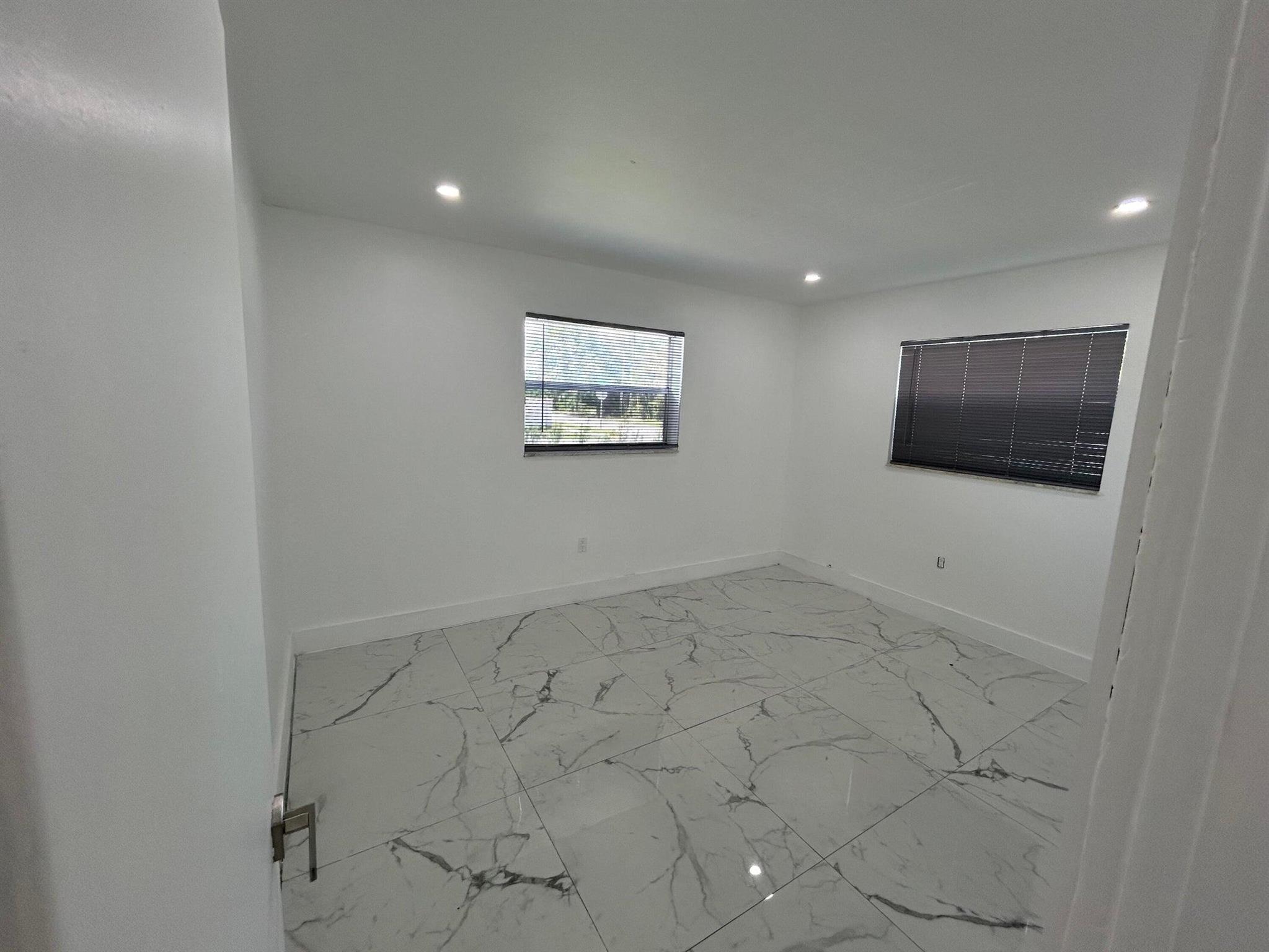 DAVIE HEIGHTS - Residential Lease
