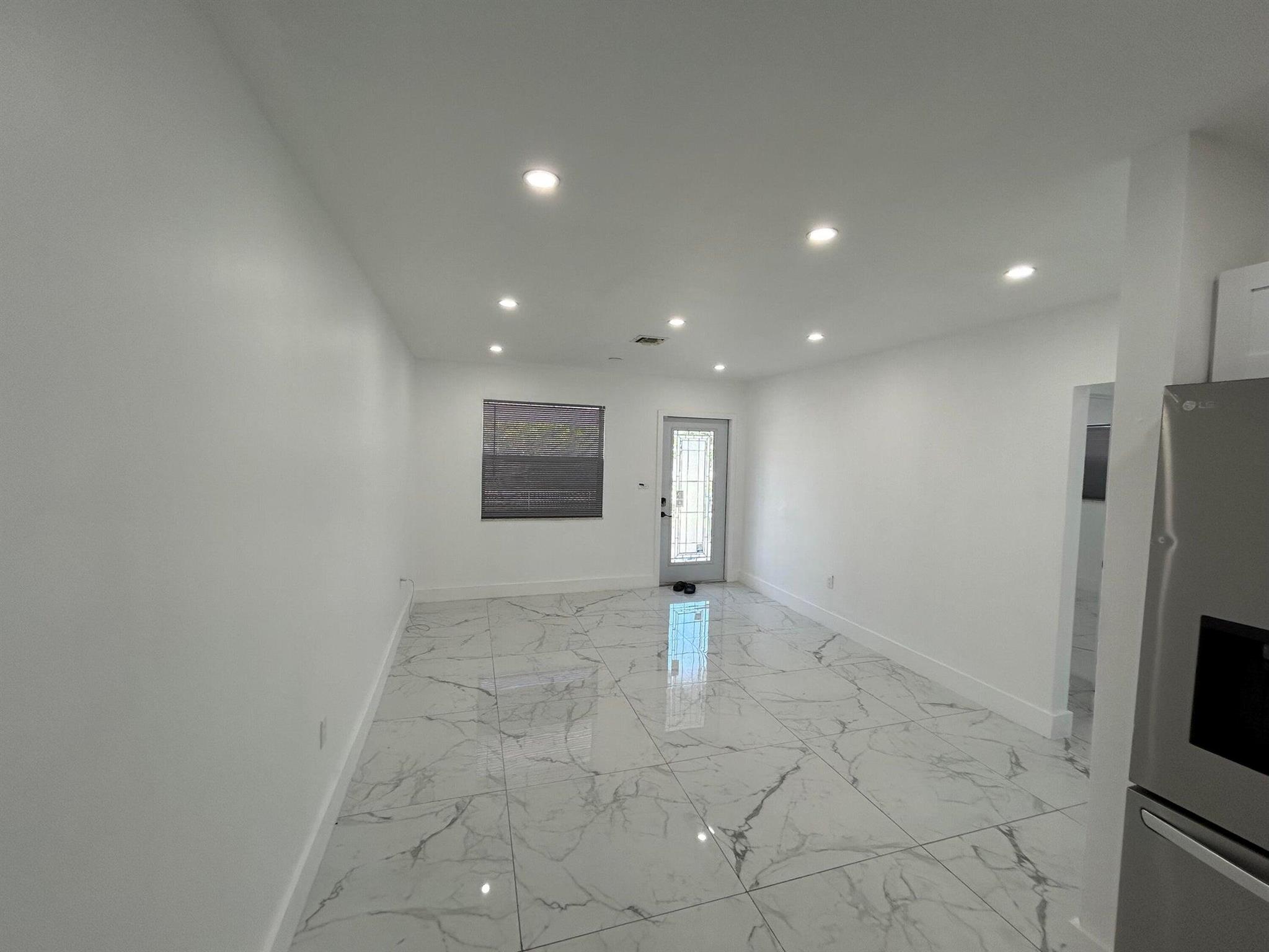 DAVIE HEIGHTS - Residential Lease