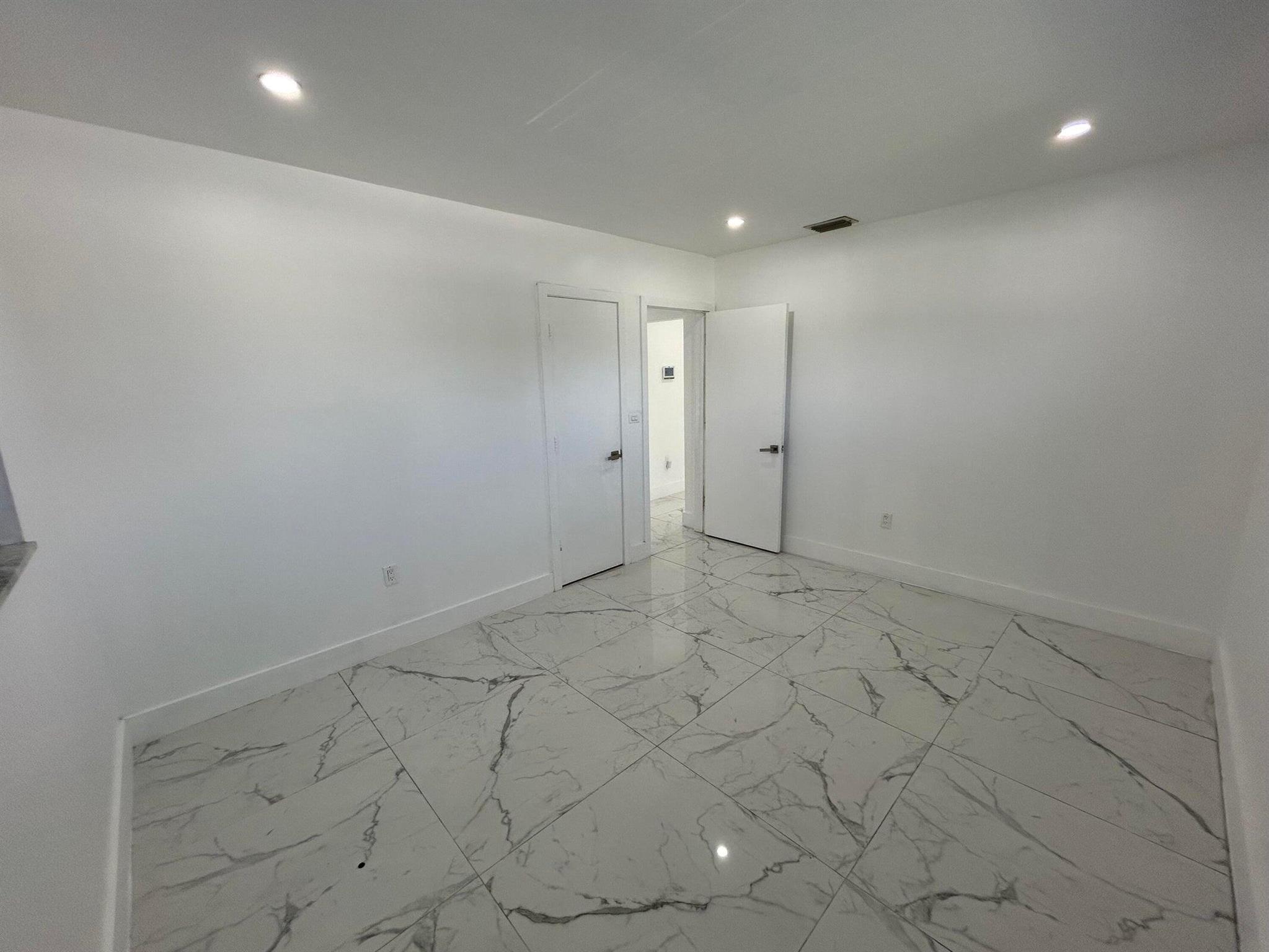 DAVIE HEIGHTS - Residential Lease