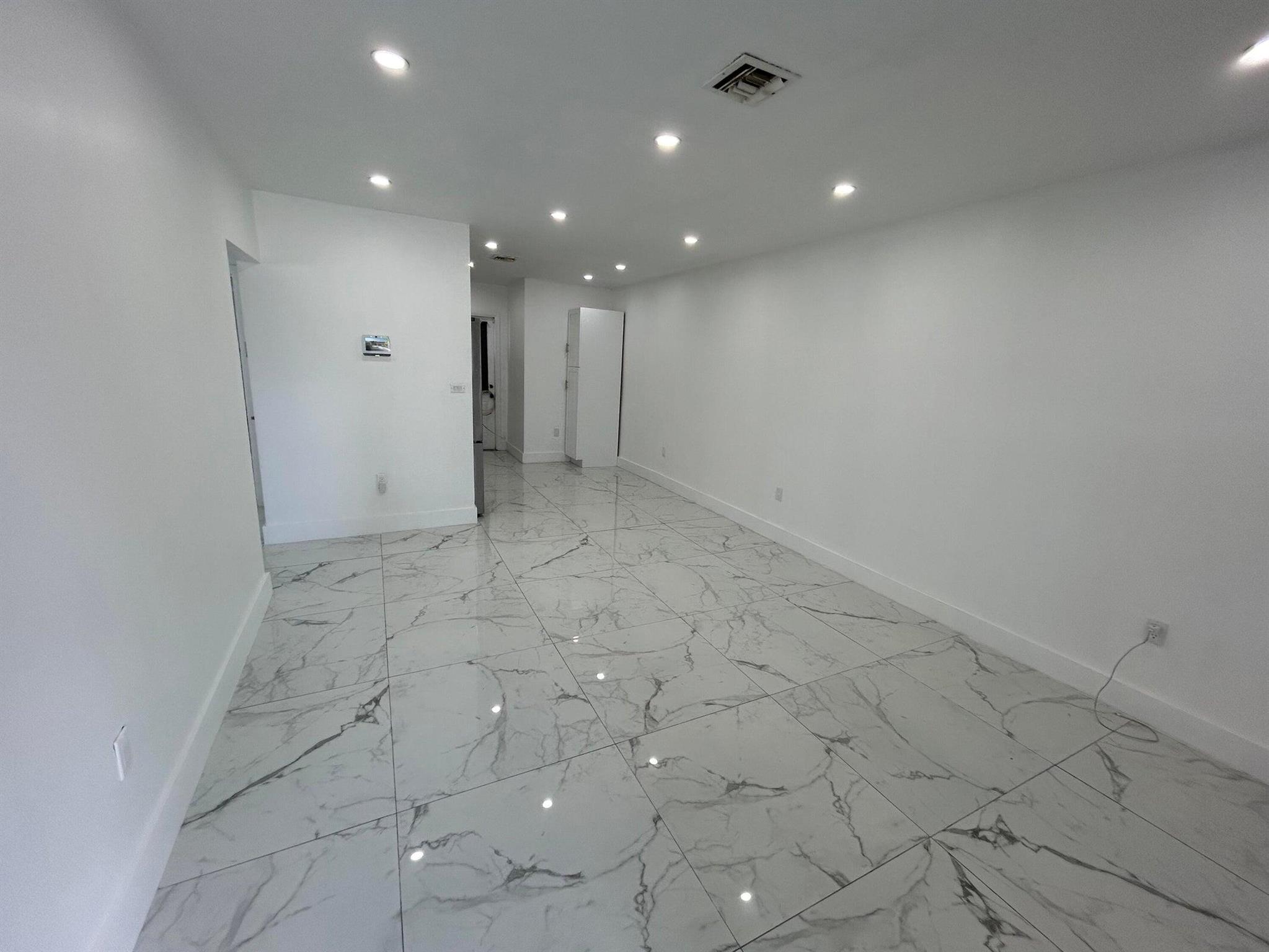DAVIE HEIGHTS - Residential Lease