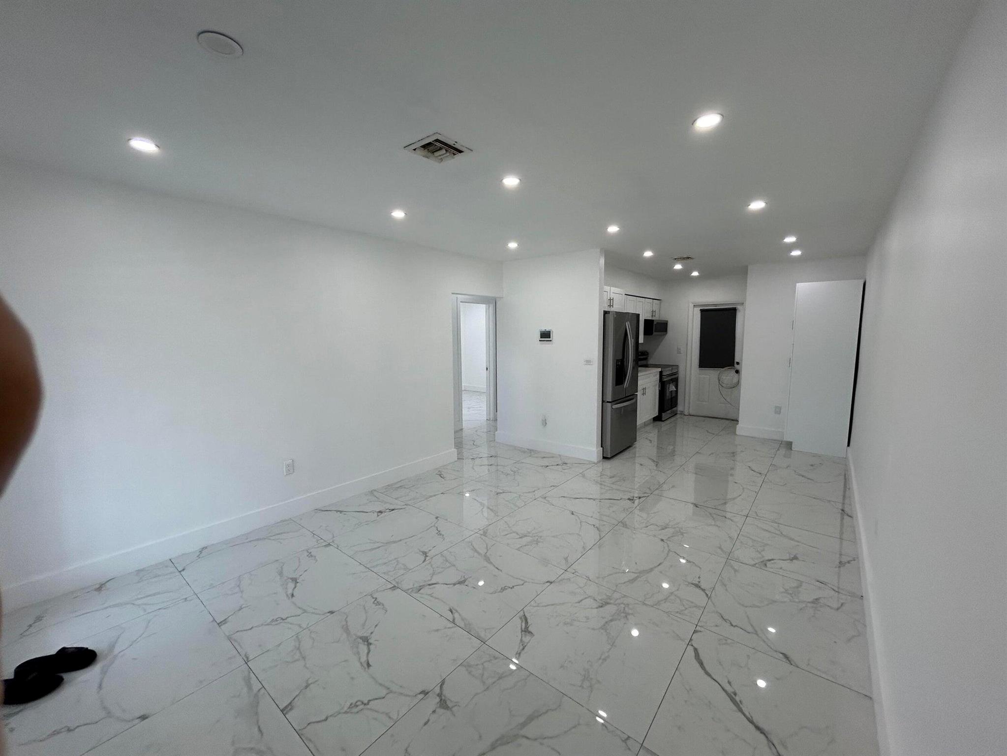 DAVIE HEIGHTS - Residential Lease