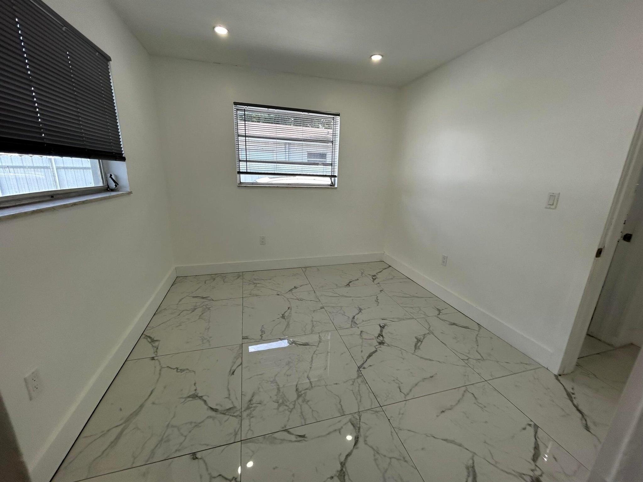 DAVIE HEIGHTS - Residential Lease