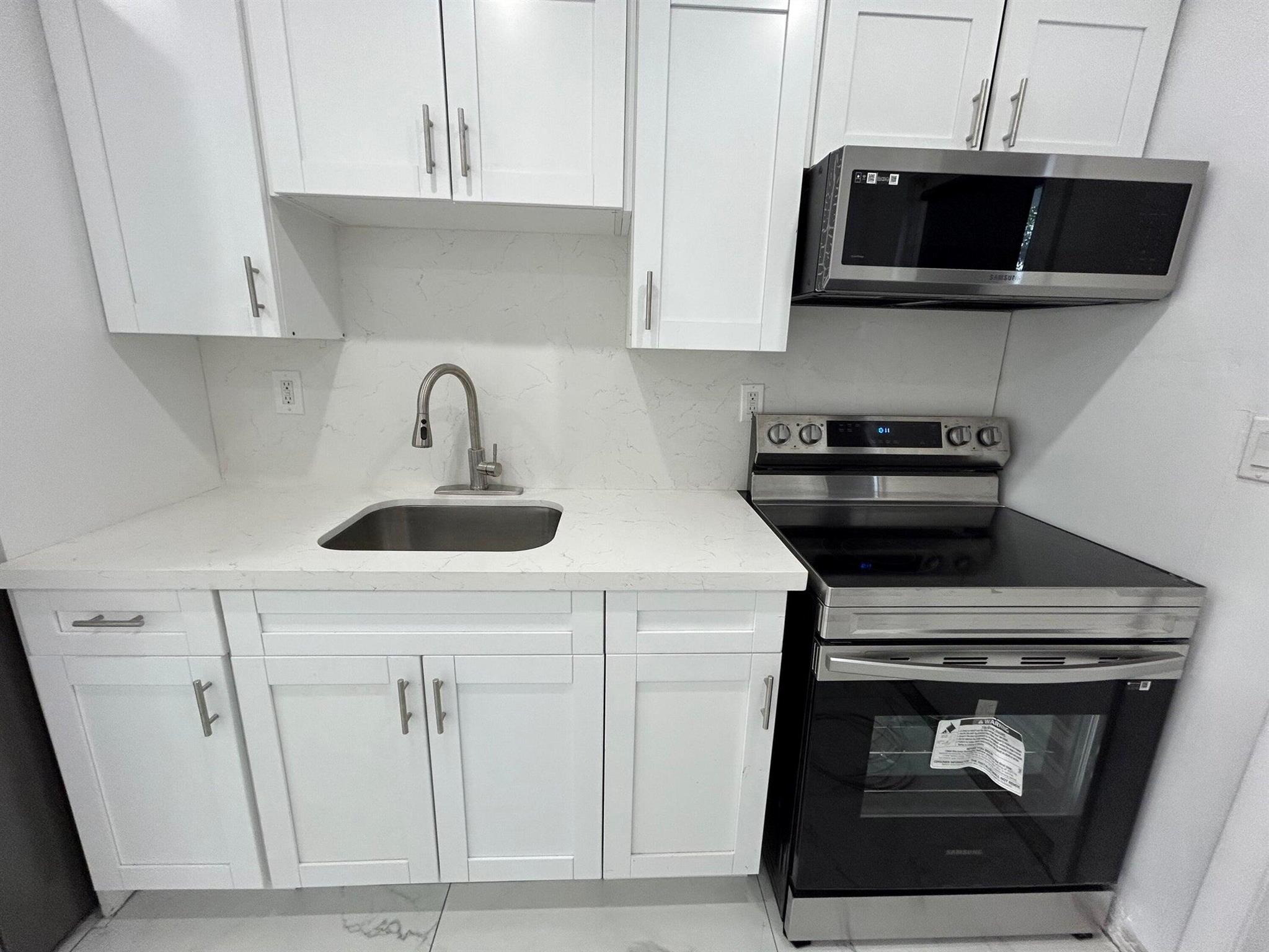 DAVIE HEIGHTS - Residential Lease