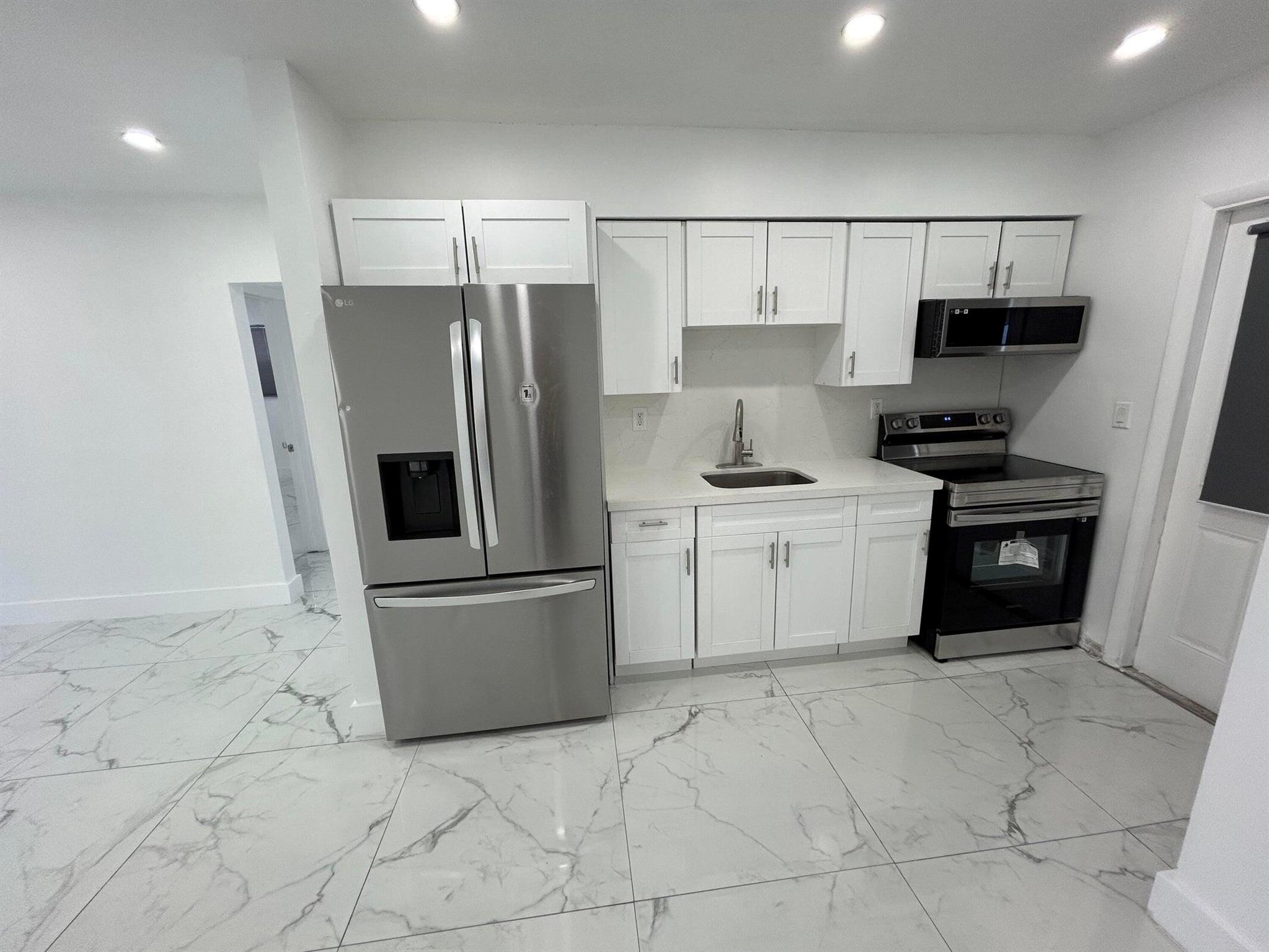 DAVIE HEIGHTS - Residential Lease