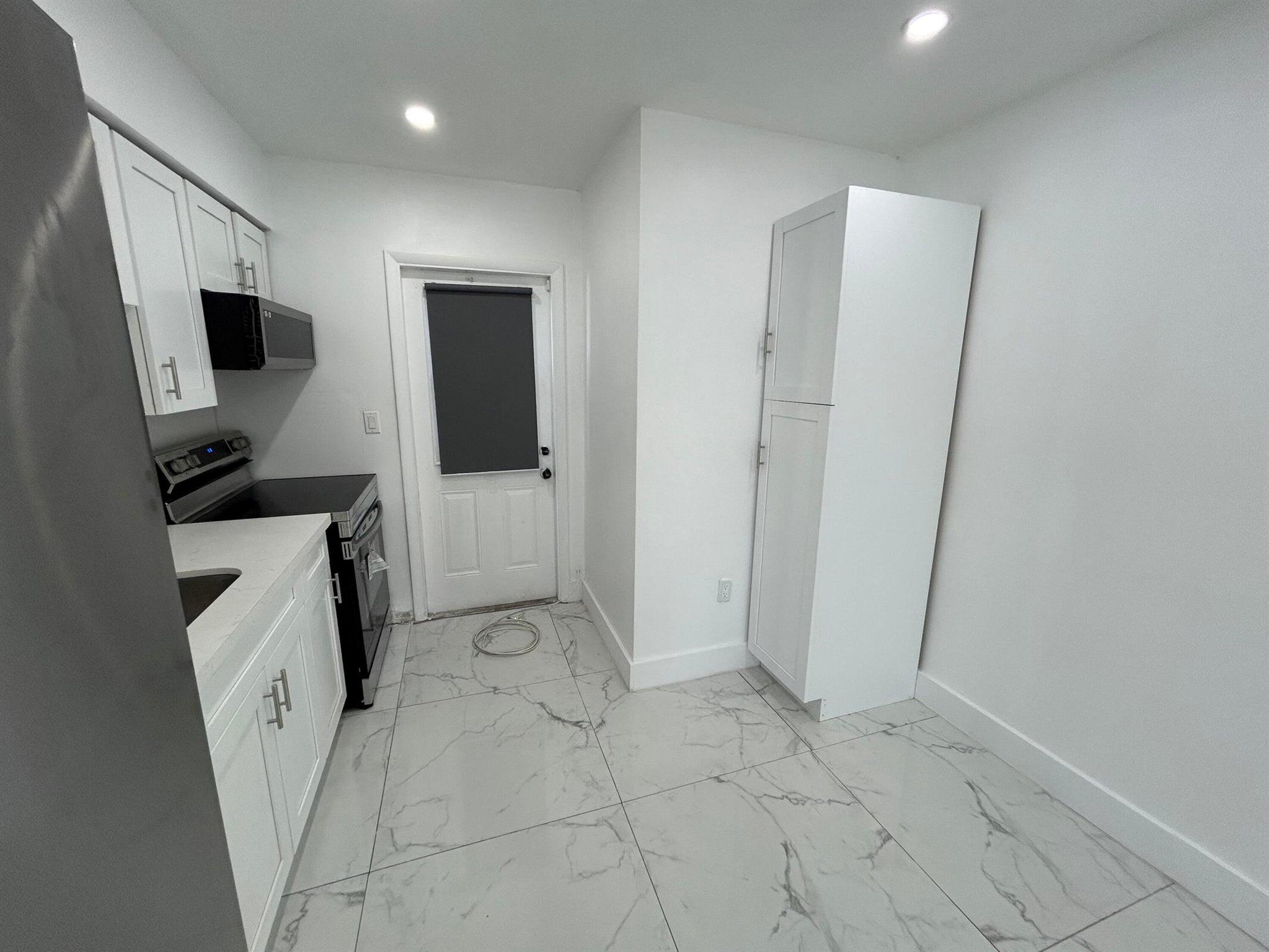 DAVIE HEIGHTS - Residential Lease