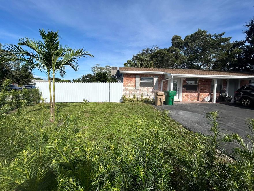 Corner lot 2/1 rental available for immediate occupancy with a fenced side yard. Pets will be considered on a case by case basis. Newly renovated duplex in the heart of Davie; only blocks from the revitalized Davie Rd area, rodeo grounds, Hard Rock Casino, & Nova University. Shared laundry in back of unit.
