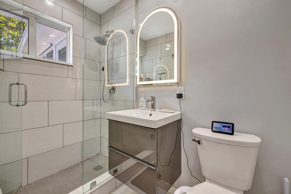 SUNSET MANORS - Residential