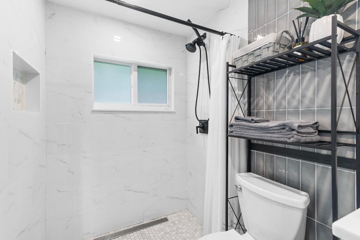 SUNSET MANORS - Residential