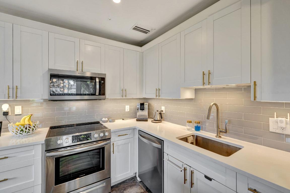 SUNSET MANORS - Residential