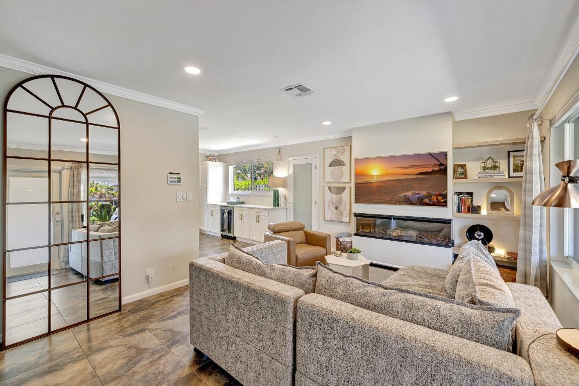 SUNSET MANORS - Residential