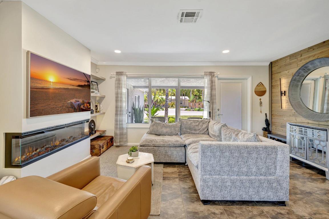 SUNSET MANORS - Residential