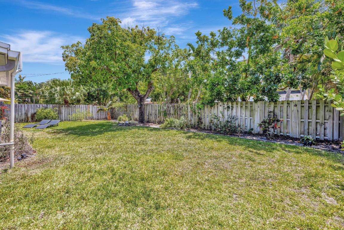 SUNSET MANORS - Residential