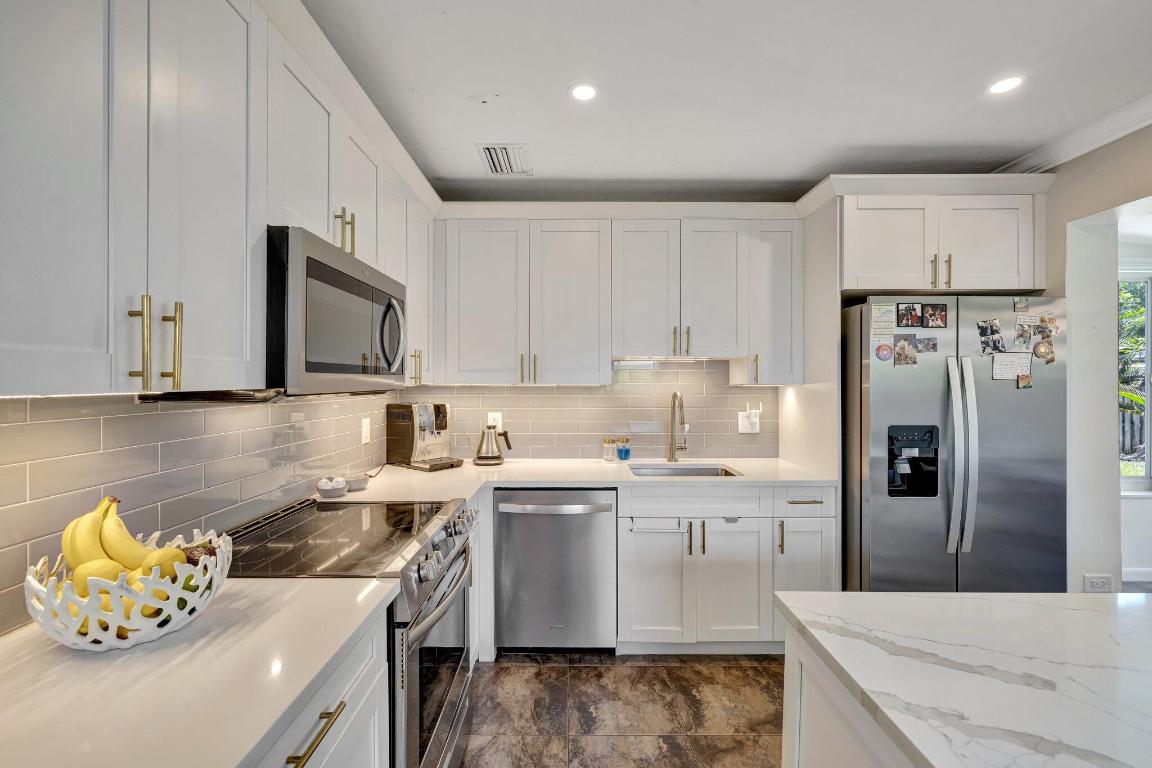 SUNSET MANORS - Residential