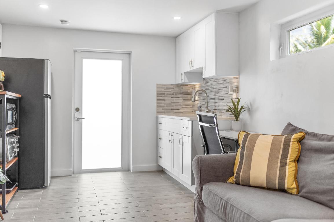 SUNSET MANORS - Residential