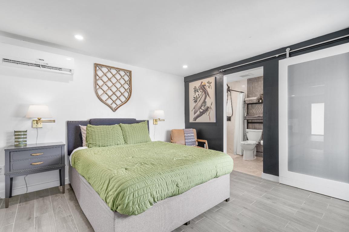 SUNSET MANORS - Residential