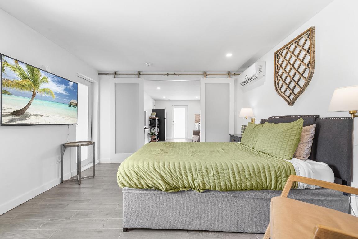 SUNSET MANORS - Residential