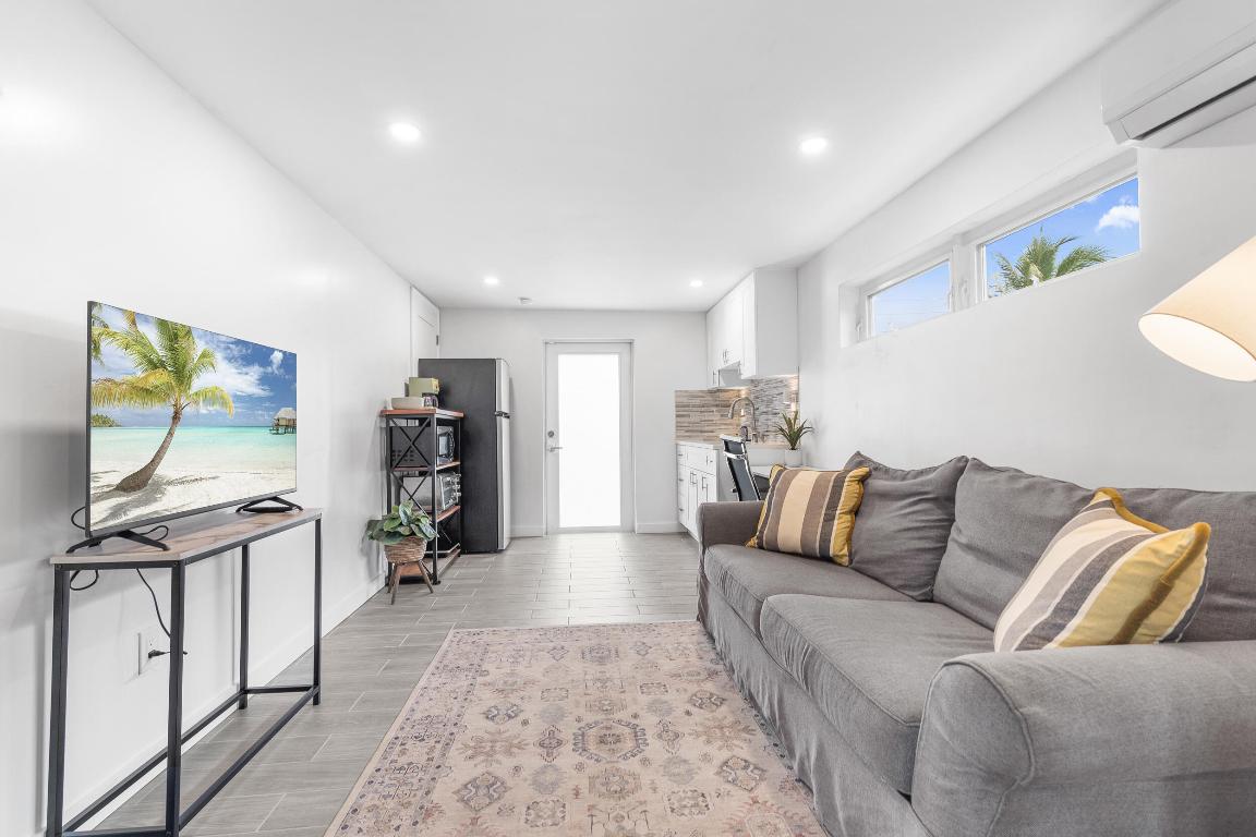 SUNSET MANORS - Residential