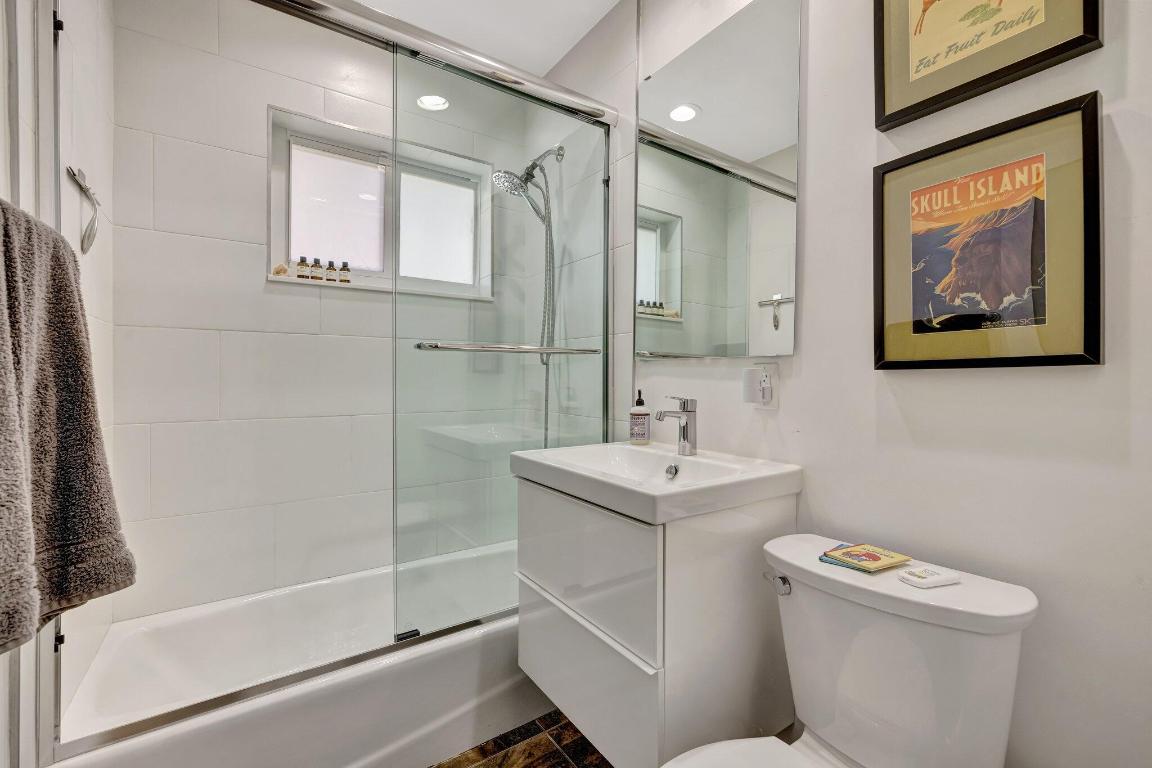 SUNSET MANORS - Residential