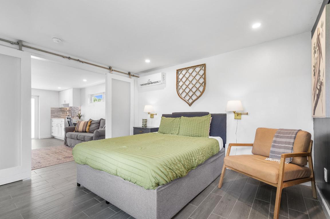 SUNSET MANORS - Residential